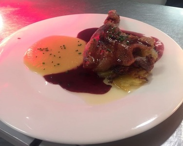 Recetario CONFIT DE PATO CON PATATAS PANADERA Y PURÉ DE MANZANA